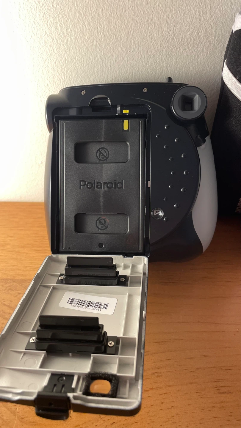 NEW Polaroid 300 Instant Camera + Case and Film - photo 4