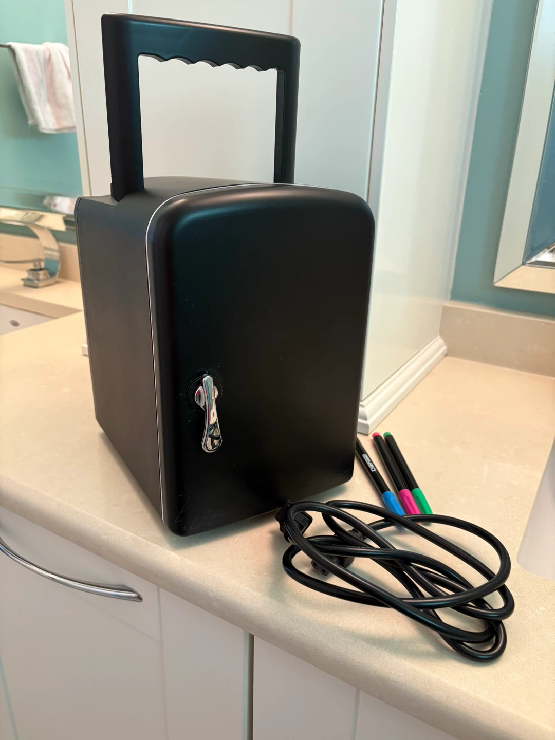 Chefman Mini Fridge Cooler and Warmer - photo 3