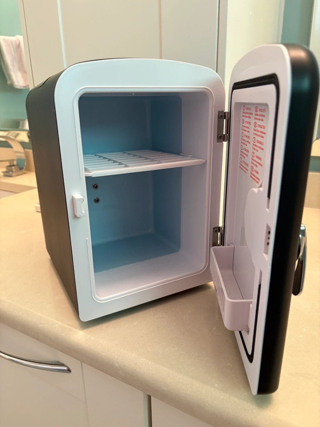 Chefman Mini Fridge Cooler and Warmer - photo 2