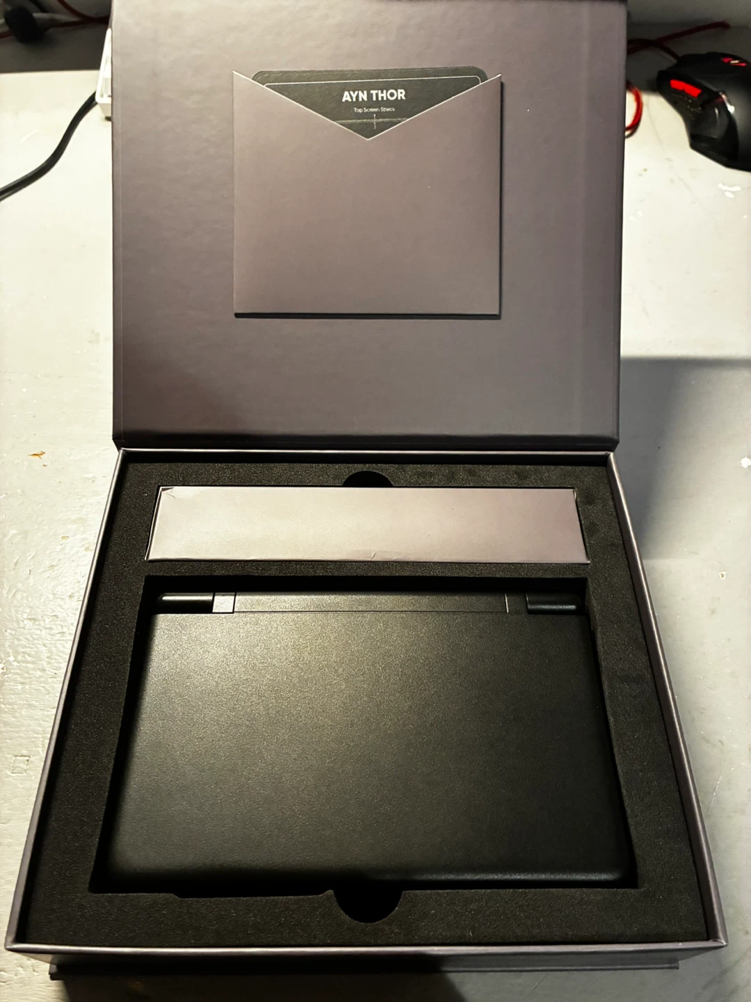 AYN THOR base model Handheld Gaming Console - photo 2
