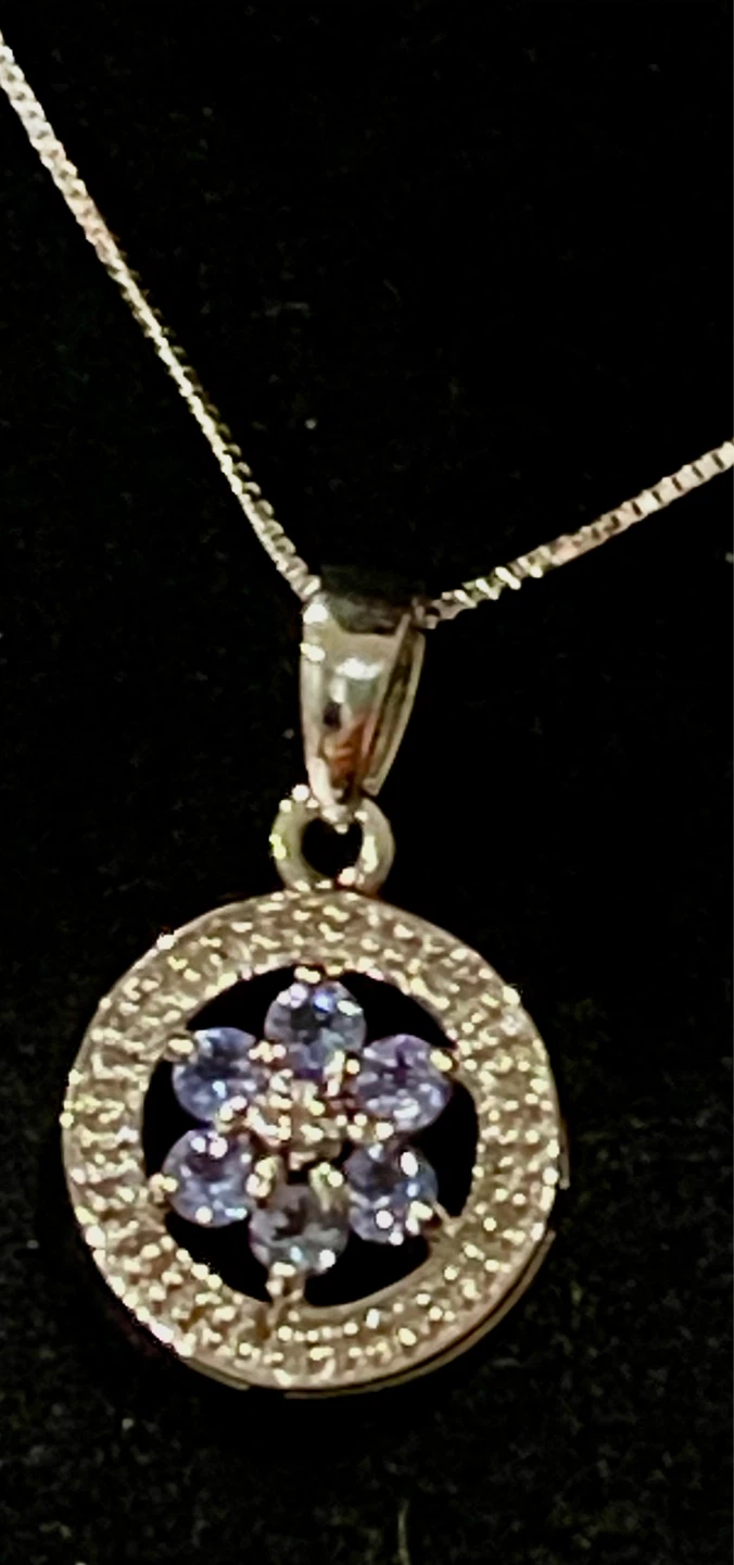 10k tanzanite and Diamonds Flower Pendant Necklace