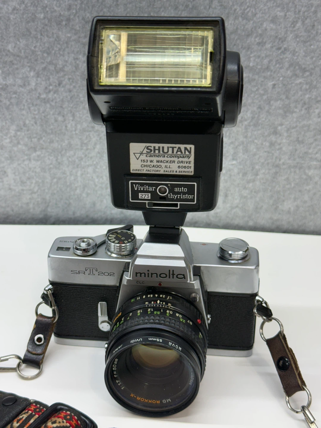 Minolta SRT202 Film Camera with Vivitar Auto Thyristor Flash - photo 2
