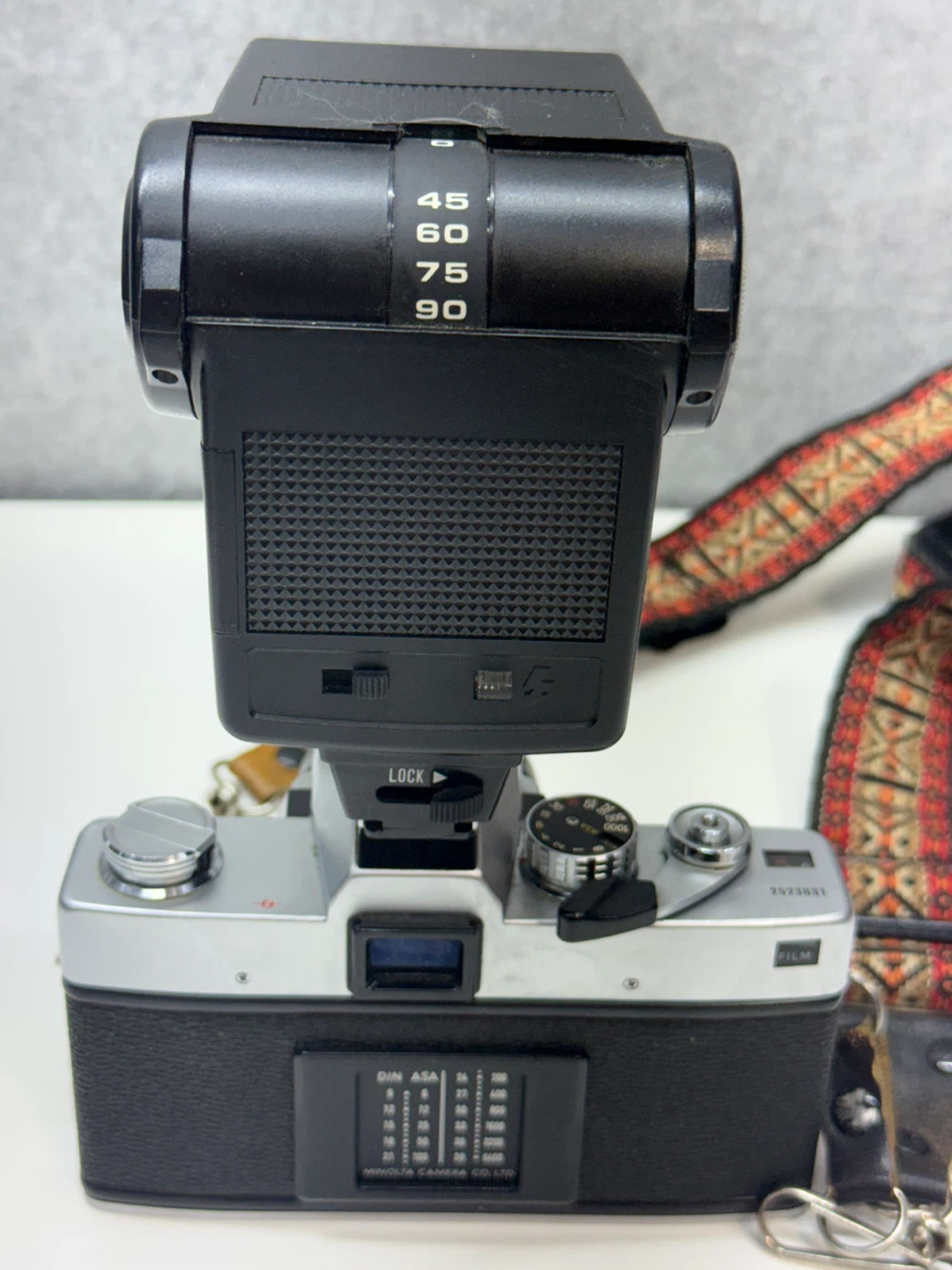 Minolta SRT202 Film Camera with Vivitar Auto Thyristor Flash - photo 4