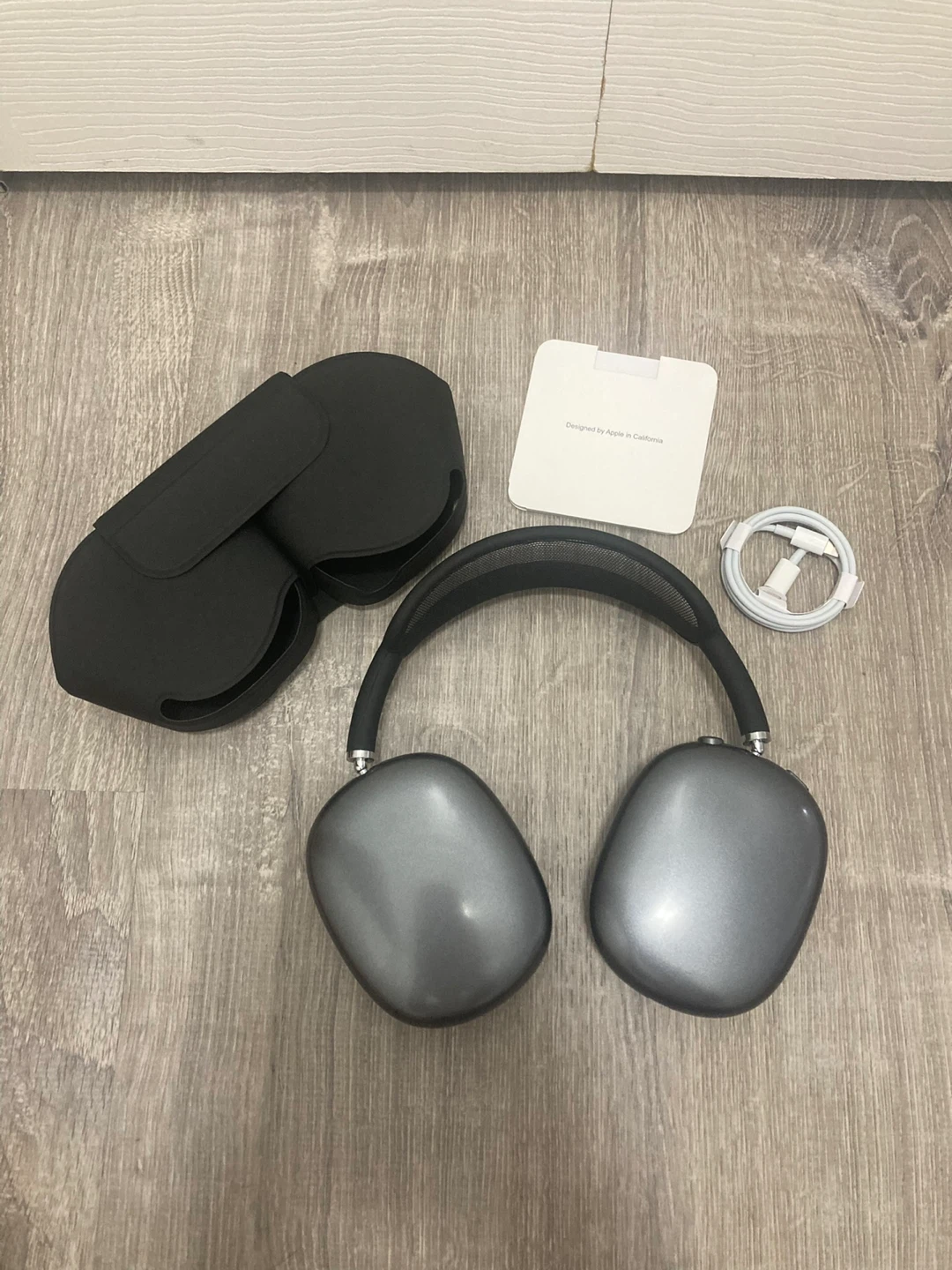 Space Gray AirPods Max - photo 5