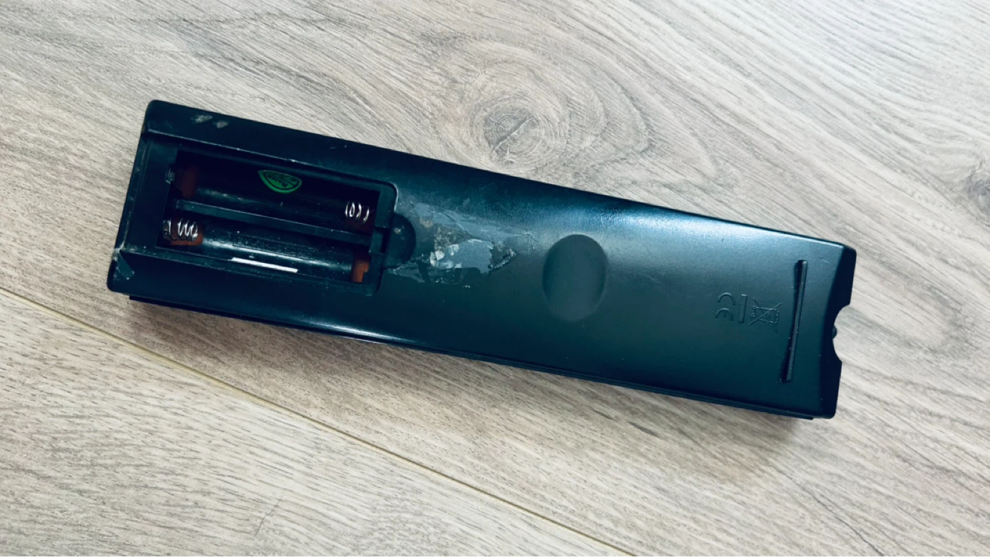 Dynex Blu-ray Player with Remote, HDMI Cable & Movie – Tested - photo 3