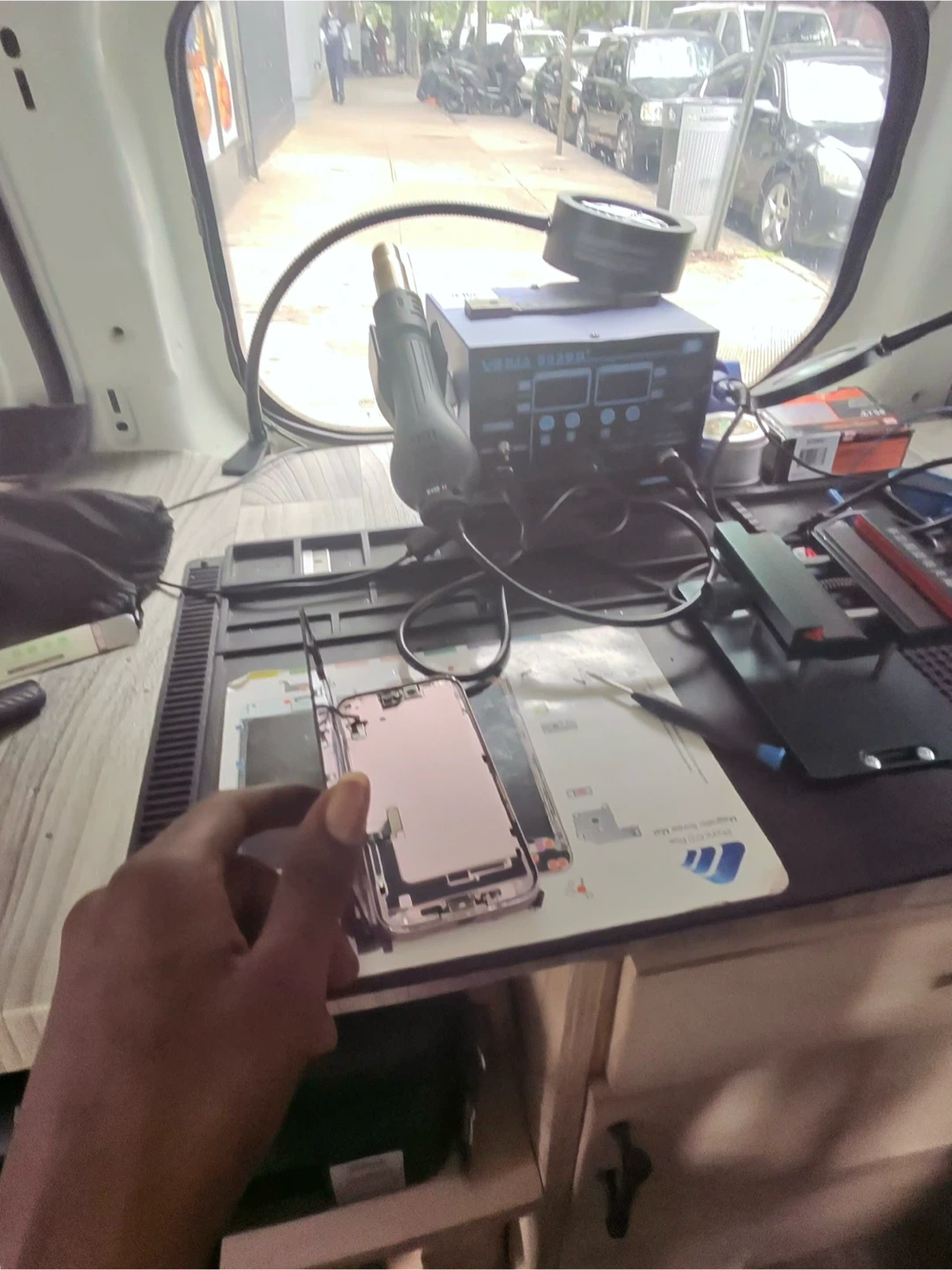 iPhone 15 screeen replacement - photo 3