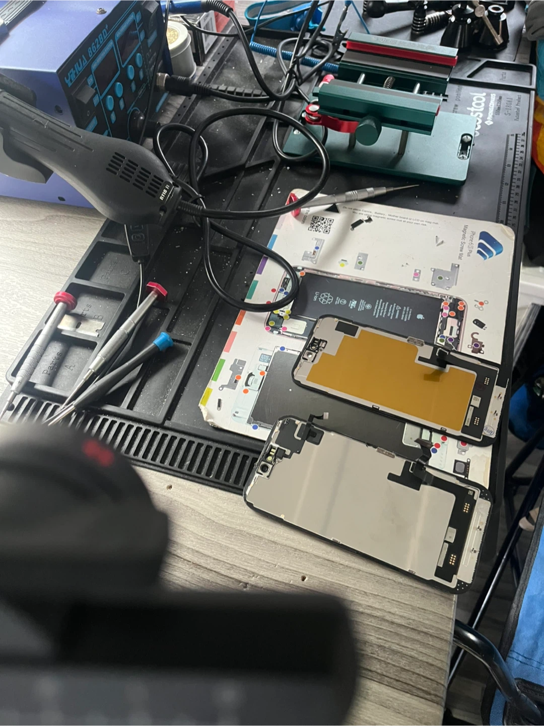 iPhone 15 screeen replacement - photo 2