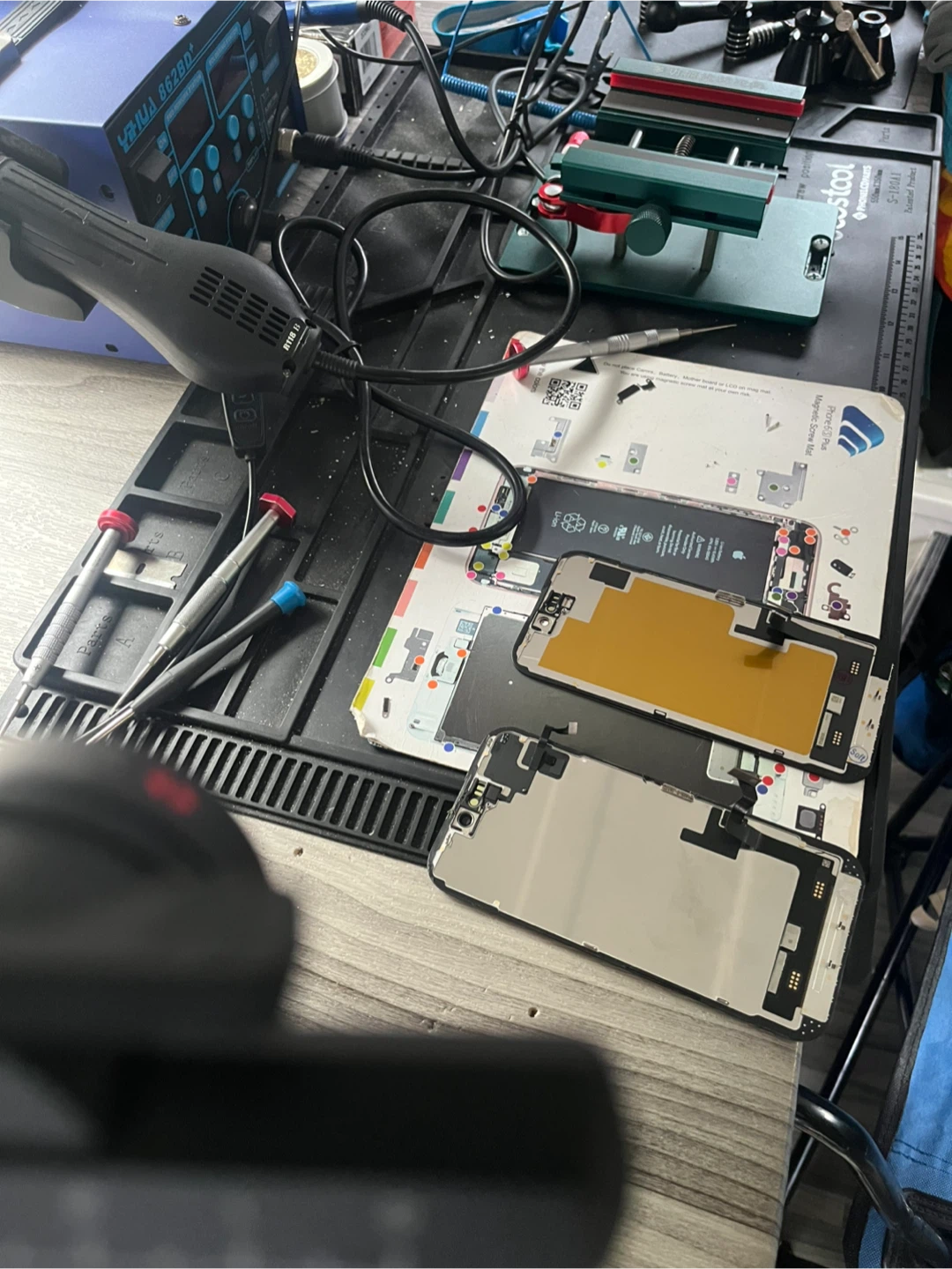 iPhone 15 screeen replacement