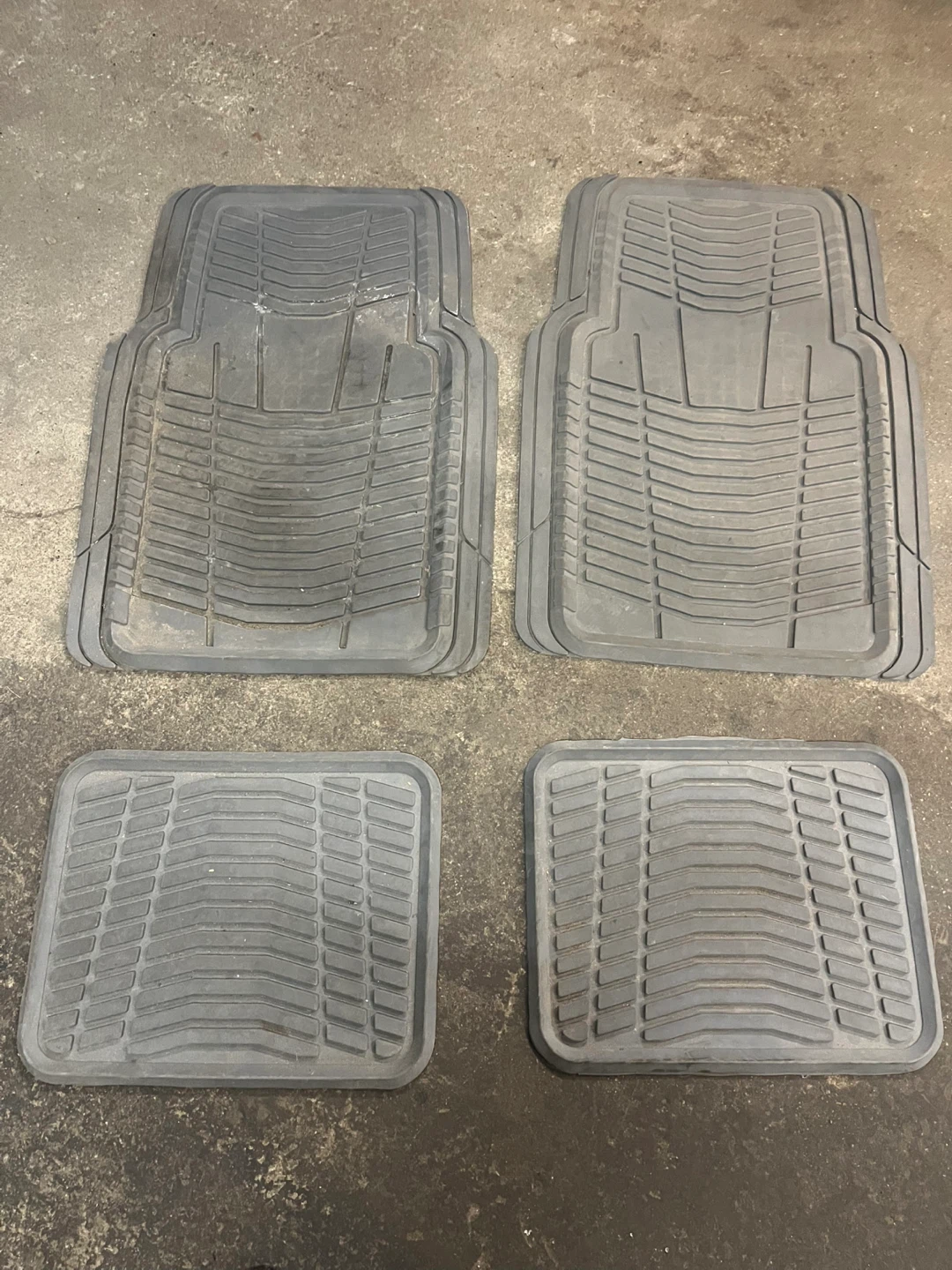Set of 4 Rubber Car Floor Mats