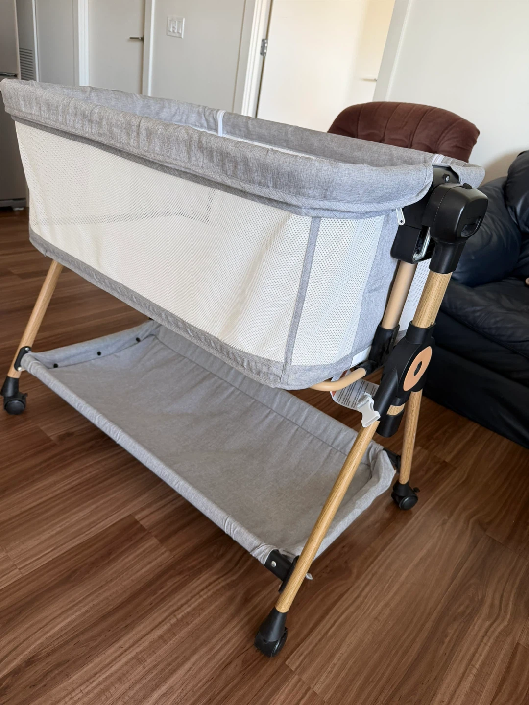 3-in-1 Baby Bassinet & Bedside Sleeper with Rocking Function - photo 2