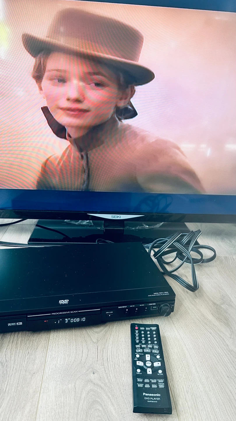 Panasonic DVD Player DVD-S35 with Remote & AV Cable
