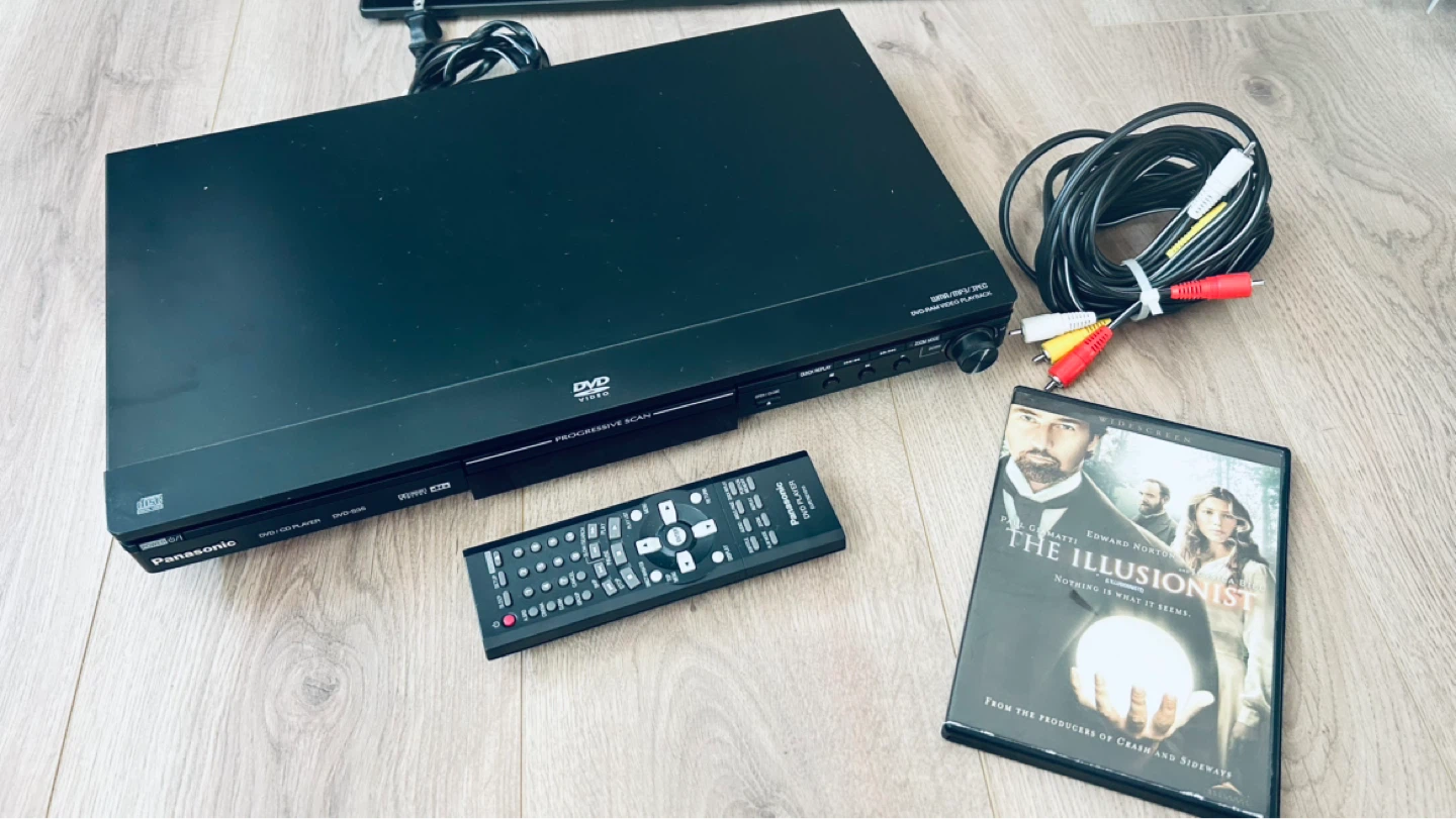Panasonic DVD Player DVD-S35 with Remote & AV Cable - photo 2