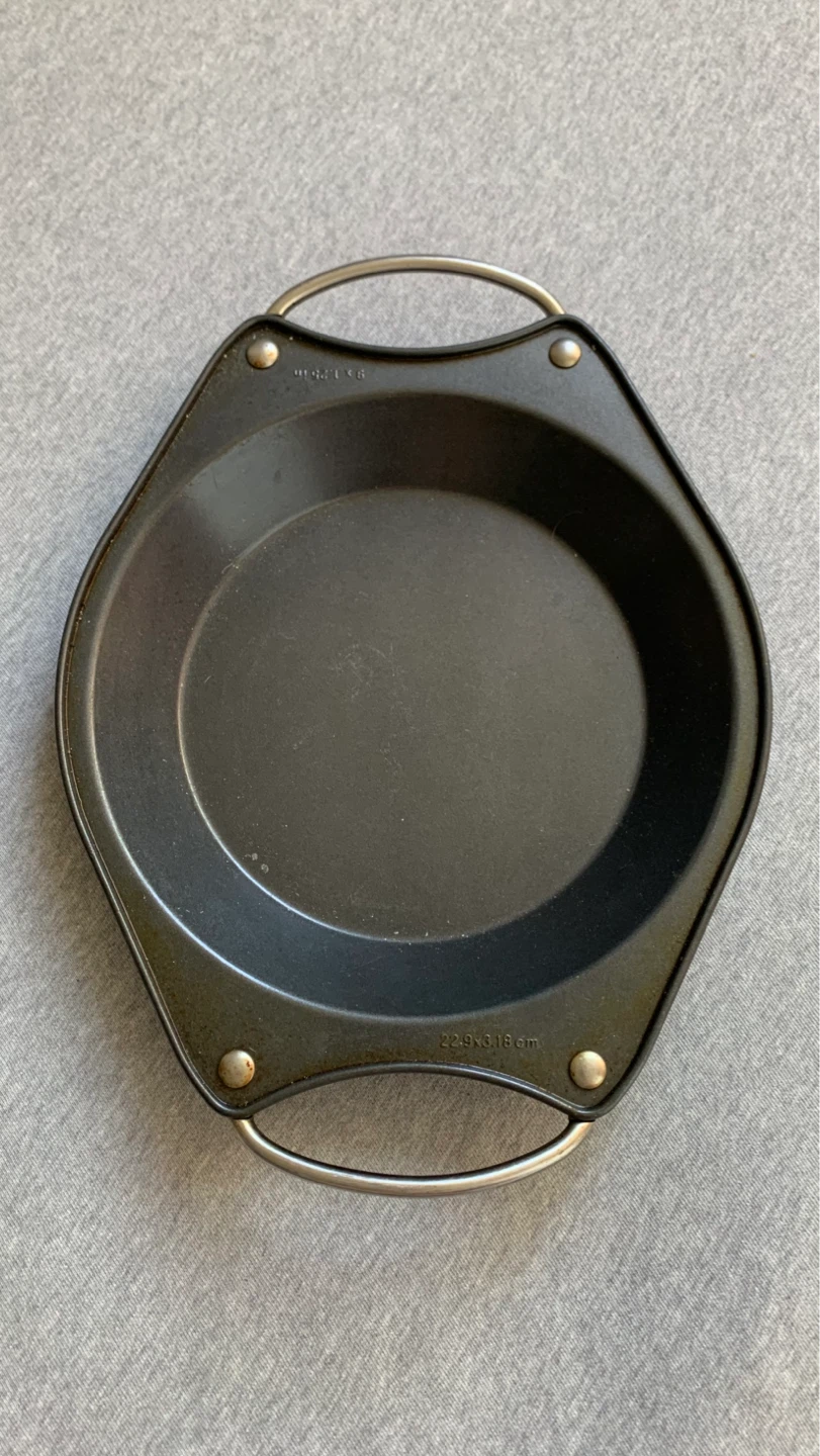 Circular Baking Pan with Handles 9 X1.25 inch