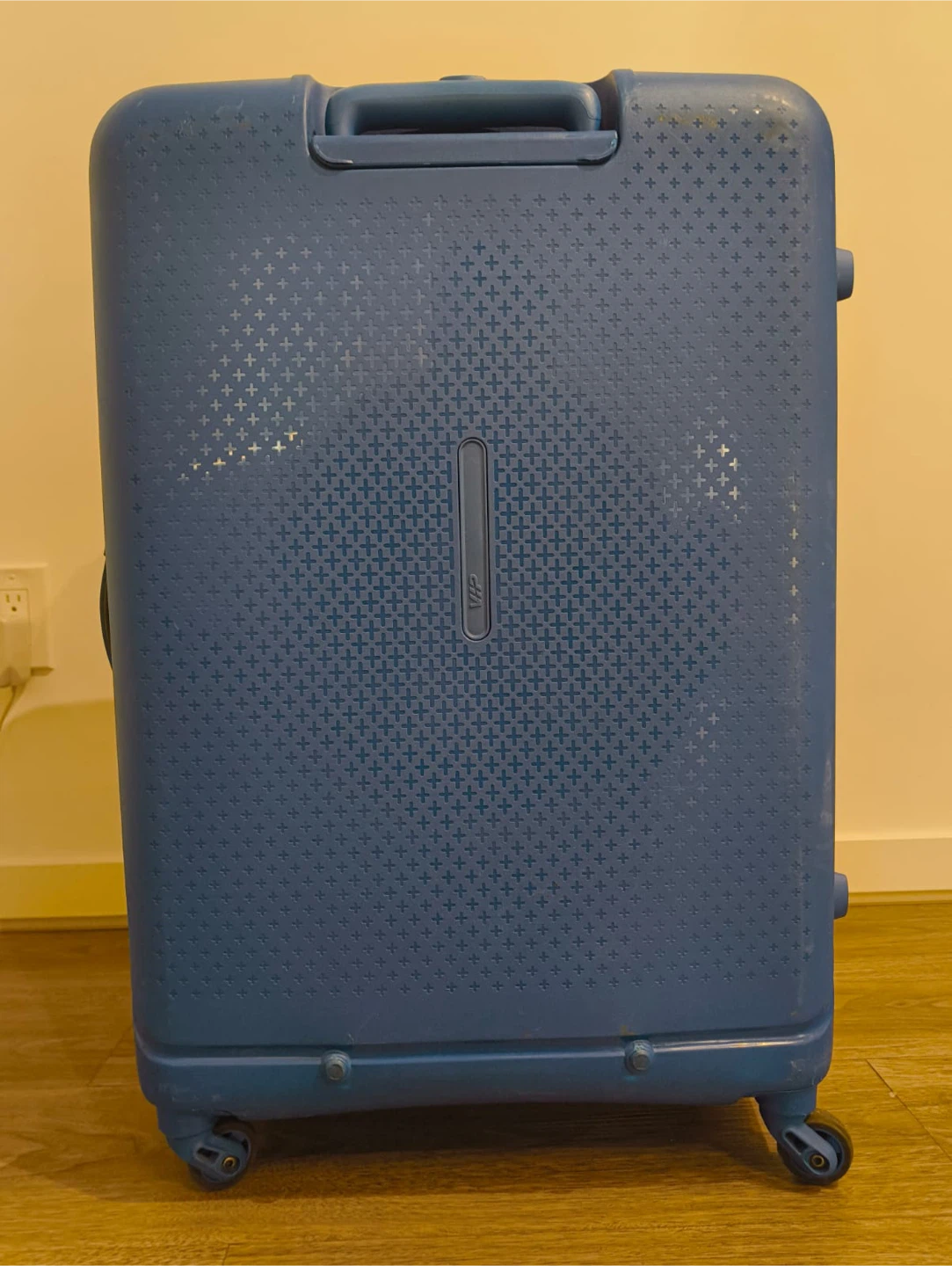 Large Luggage/Suitcase - photo 2