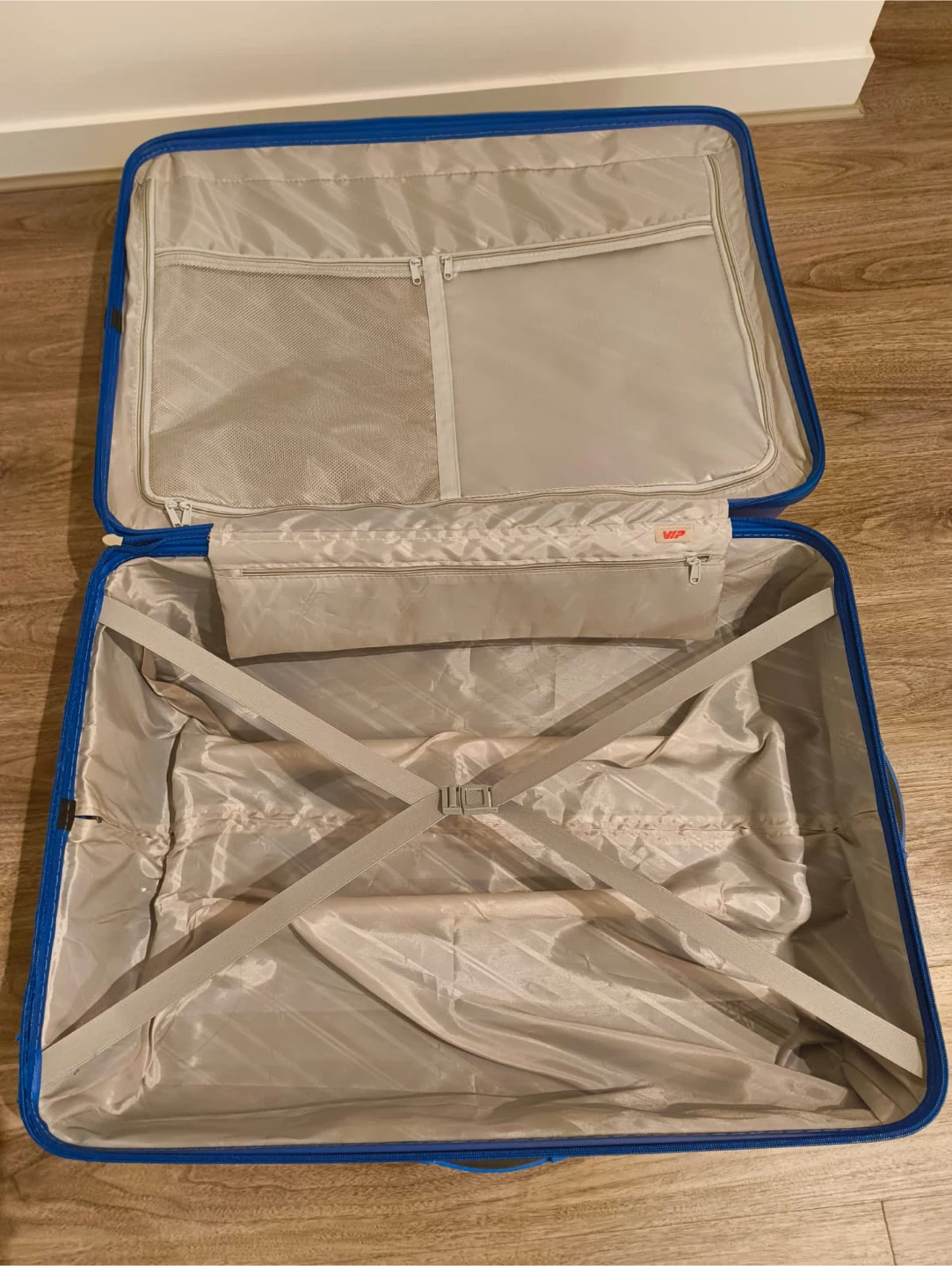 Large Luggage/Suitcase - photo 4