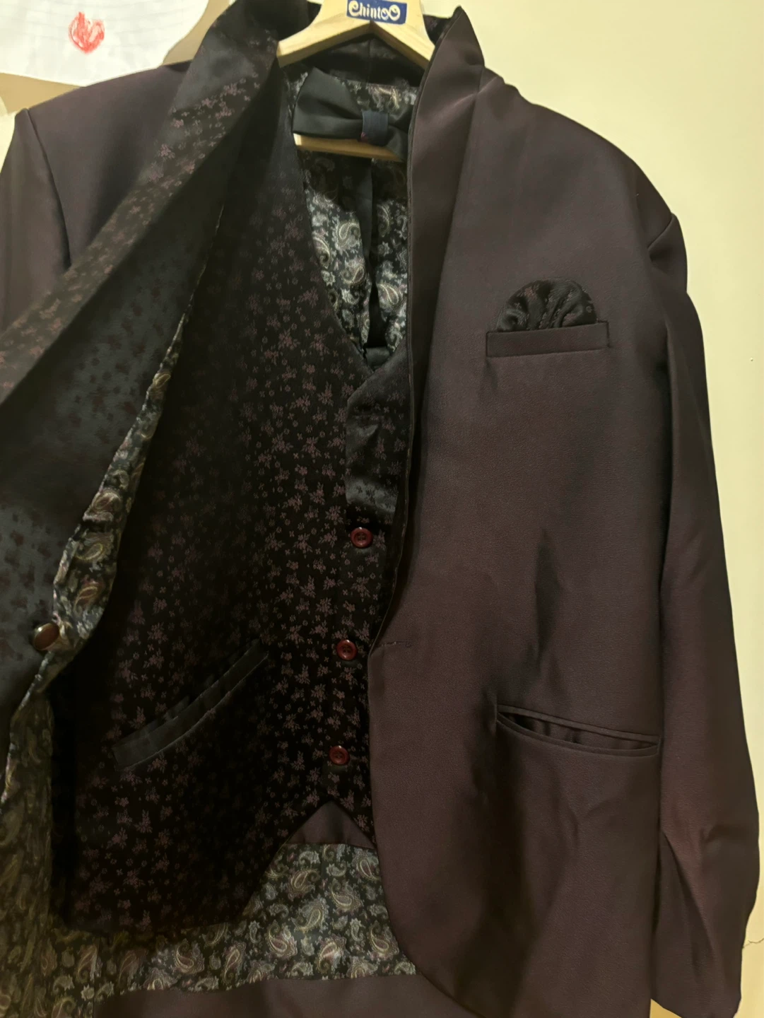 Men's Suit Set - Jacket, Vest, Pants, and Pocket Square - photo 2