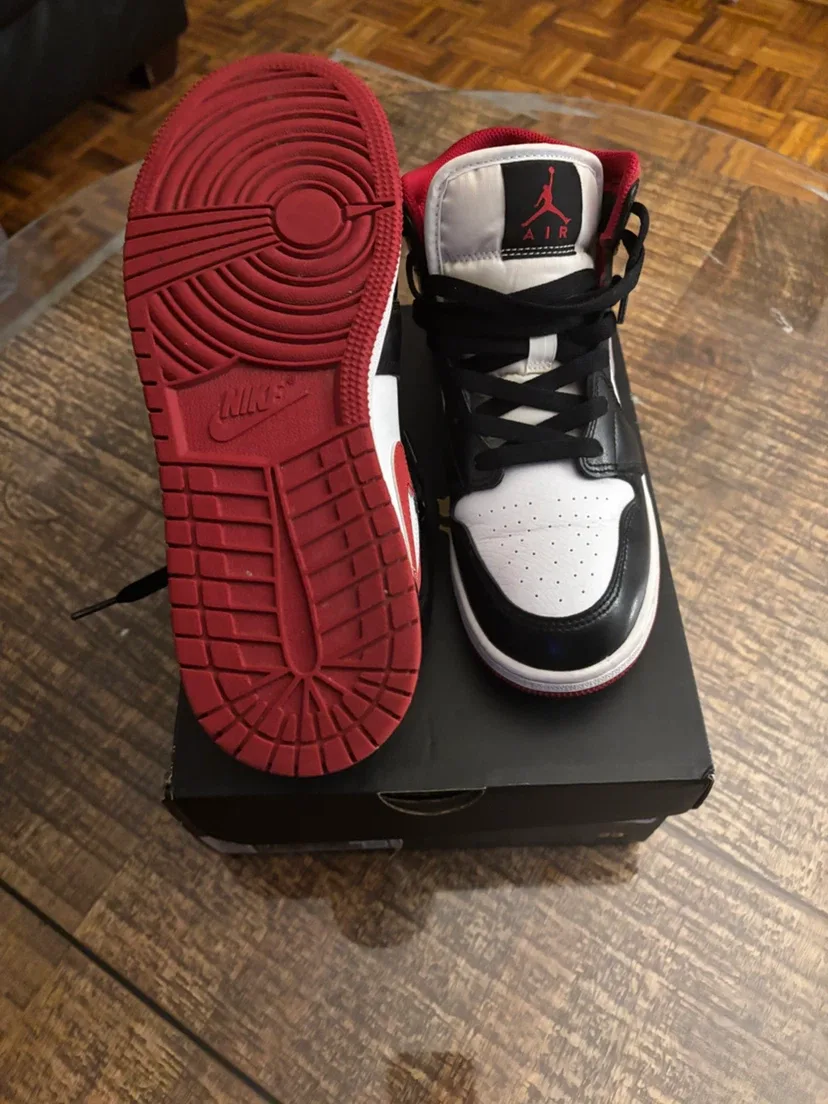 Air Jordan 1 Mid - photo 2