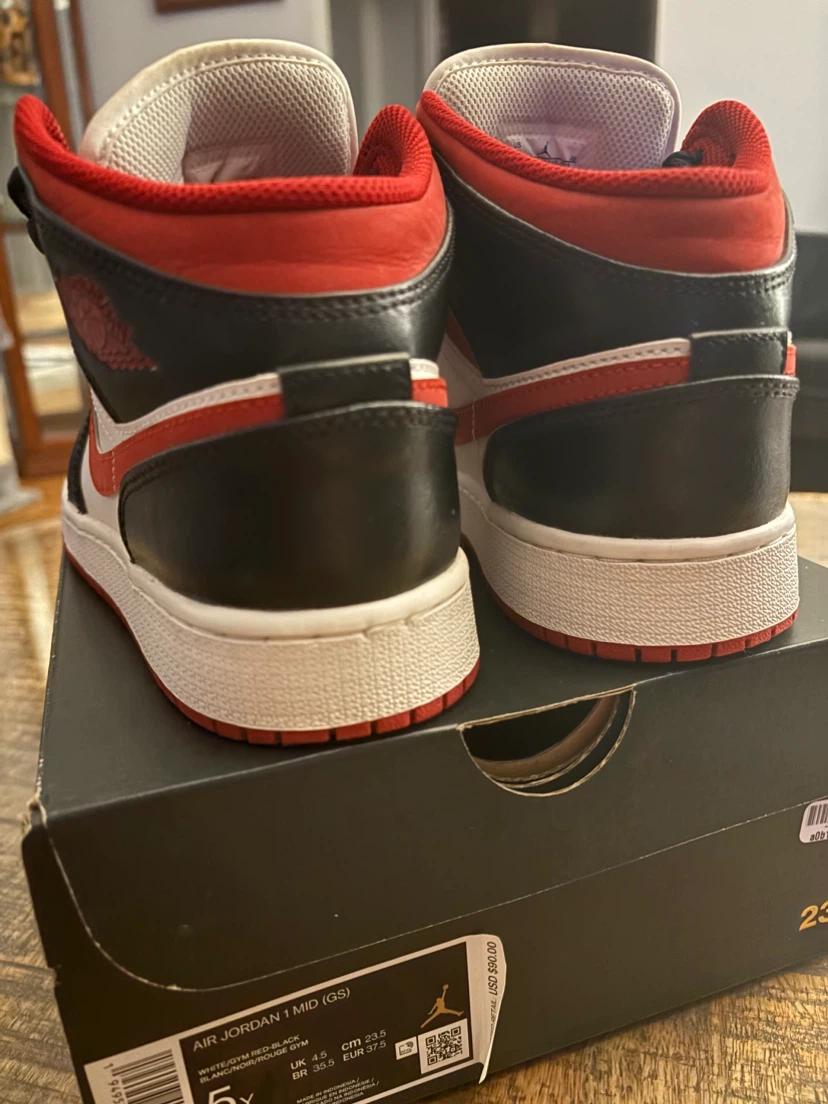 Air Jordan 1 Mid - photo 3