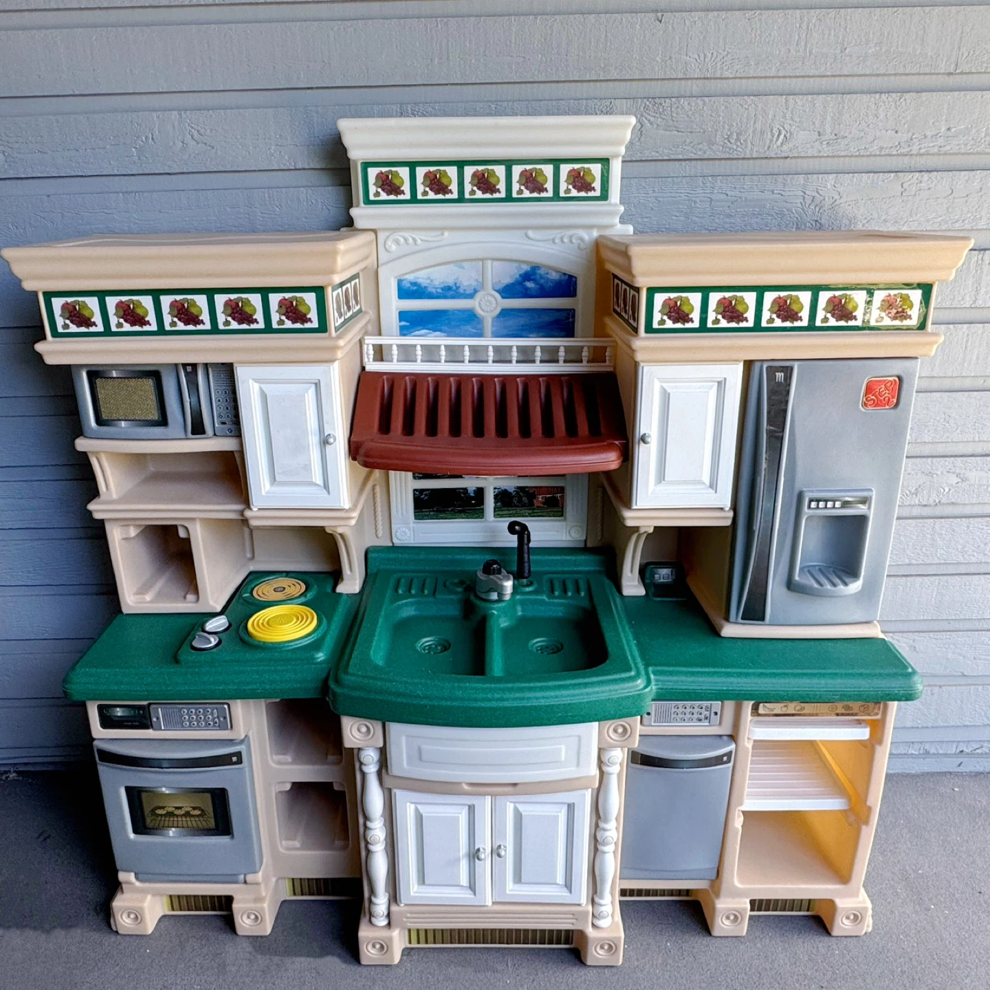 ⭐️SALE⭐️90% New Step2 Clean & Large Children Play Kitchen