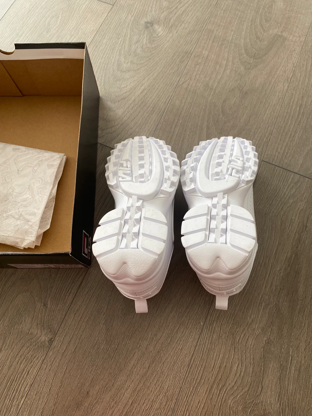 New woman's 8 Fila Disruptor II Premium White - photo 2