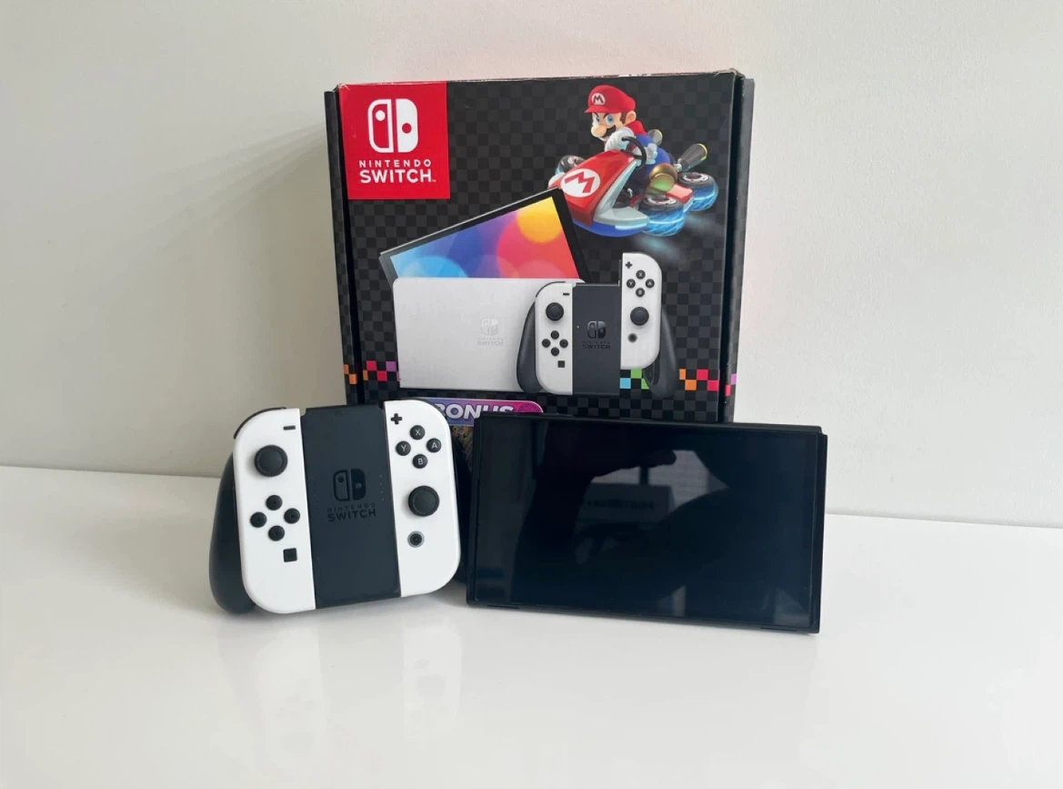 Nintendo Switch Console with Mario Kart Bonus - photo 2