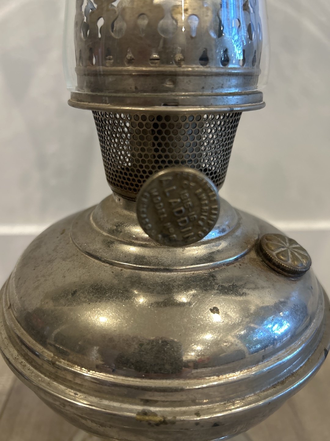 Aladdin Oil Lamp with Glass Shade - photo 2