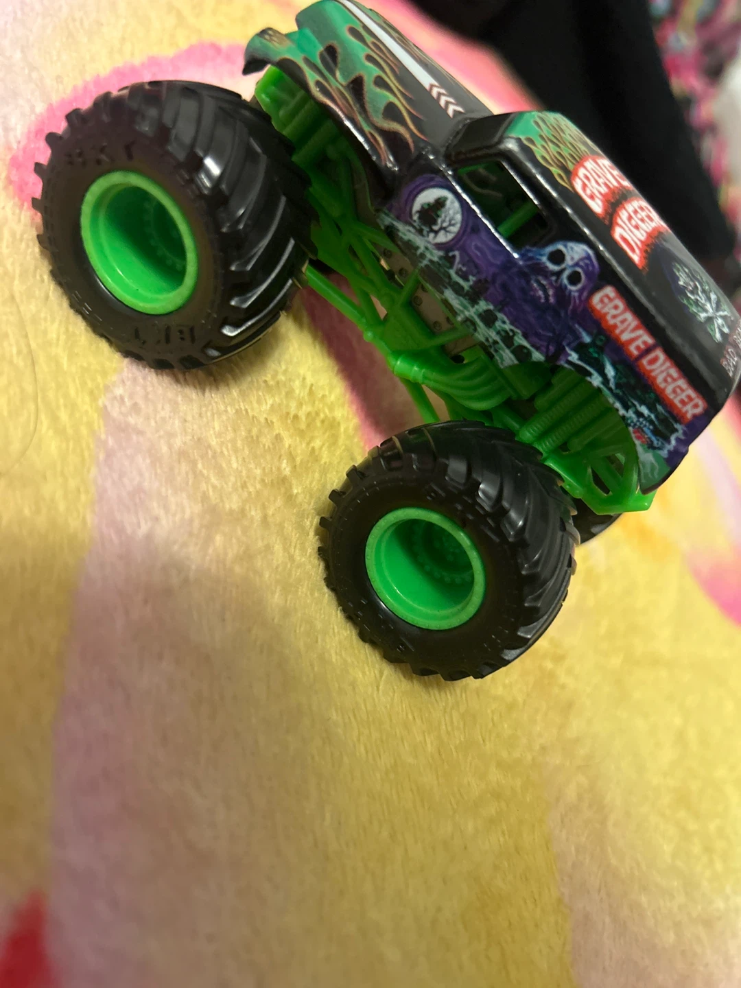 Hot Wheels Grave Digger Monster Truck - photo 2