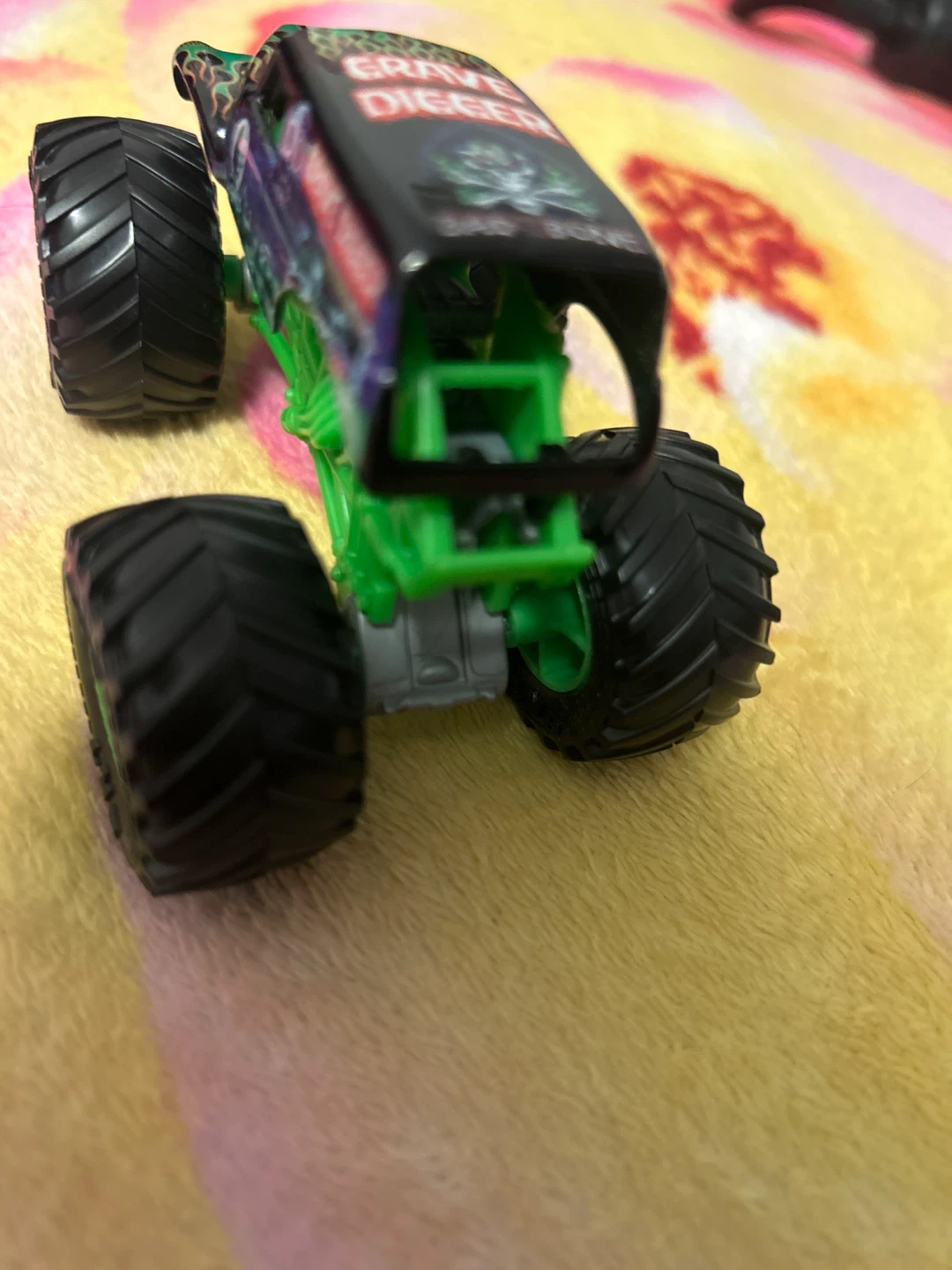 Hot Wheels Grave Digger Monster Truck - photo 3