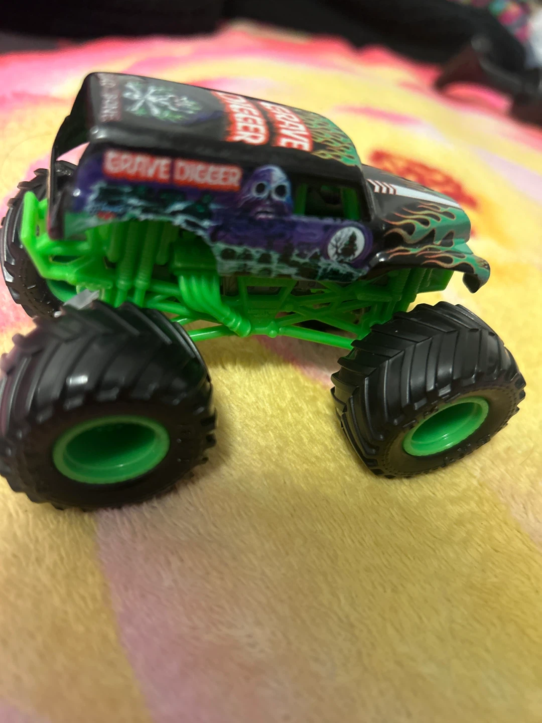 Hot Wheels Grave Digger Monster Truck - photo 4