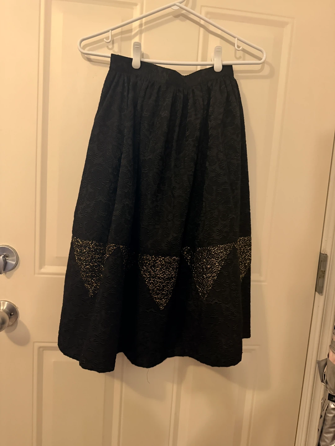 Black A-line skirt with gold trim. Size 5-6 - photo 2