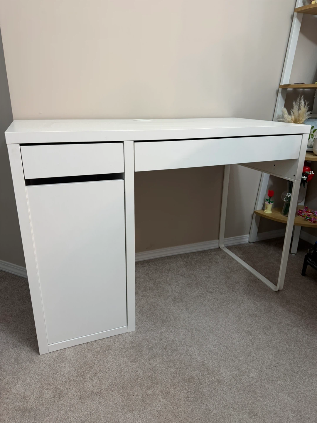 IKEA MICKE White Desk