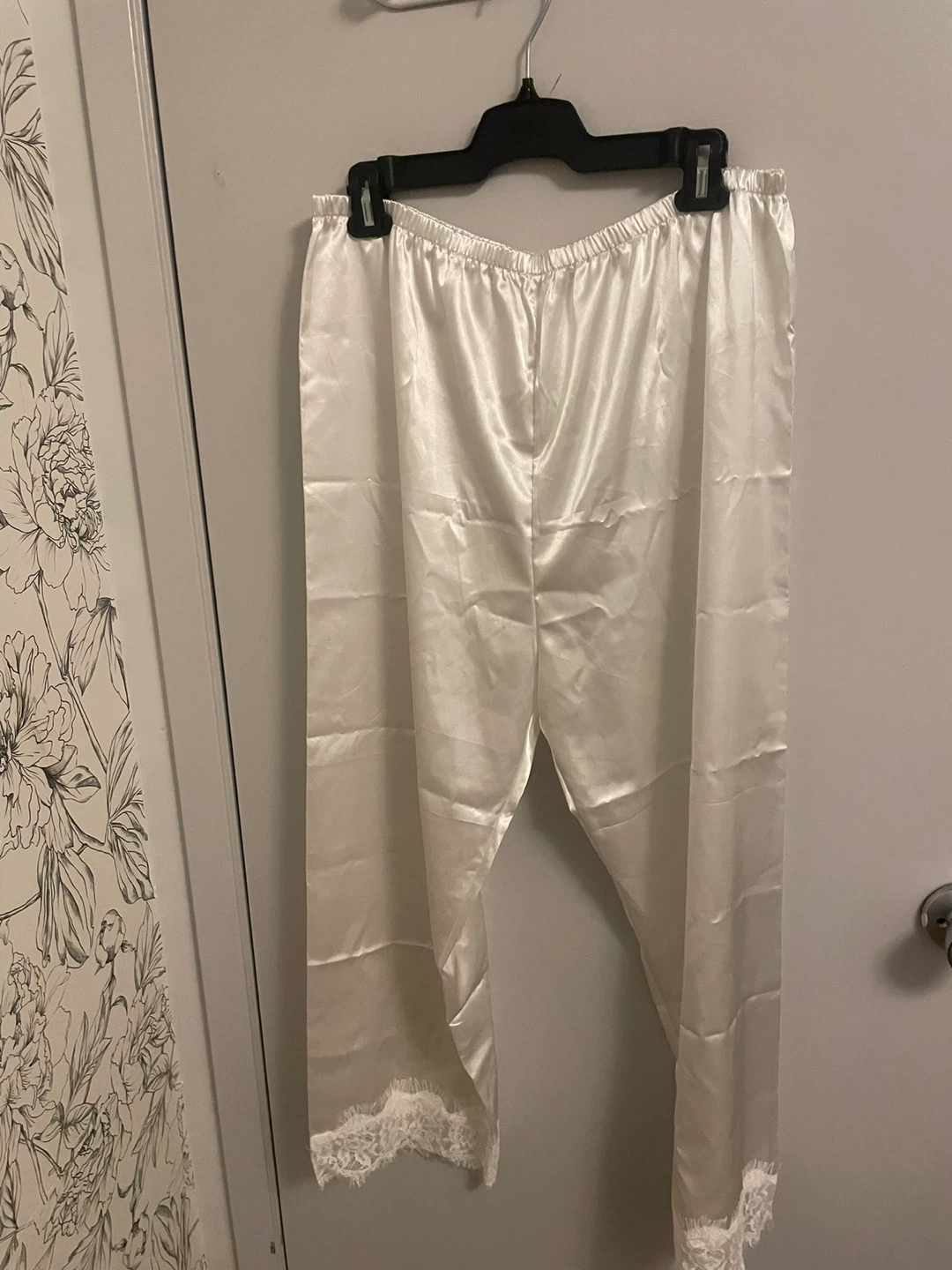 White Satin Pajama Set with Lace Trim - photo 3