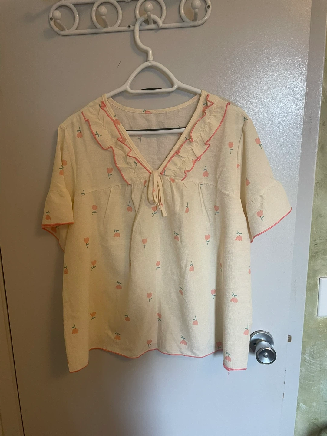 Cream Pyjama Set with Pink Tulip Print - photo 2