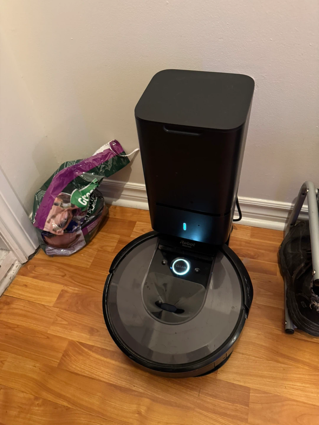 iRobot i7 Roomba Robotic Vacuum with Self-Emptying Base - photo 2