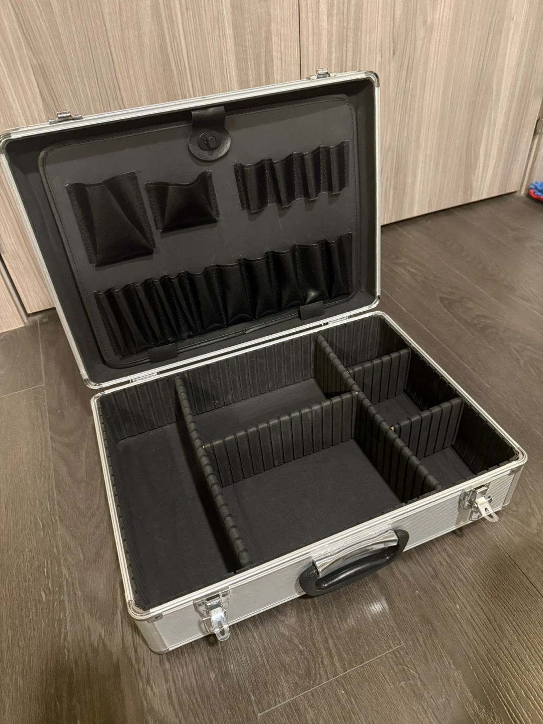 Silver Aluminum Makeup/Tool Case with Organizer - photo 2