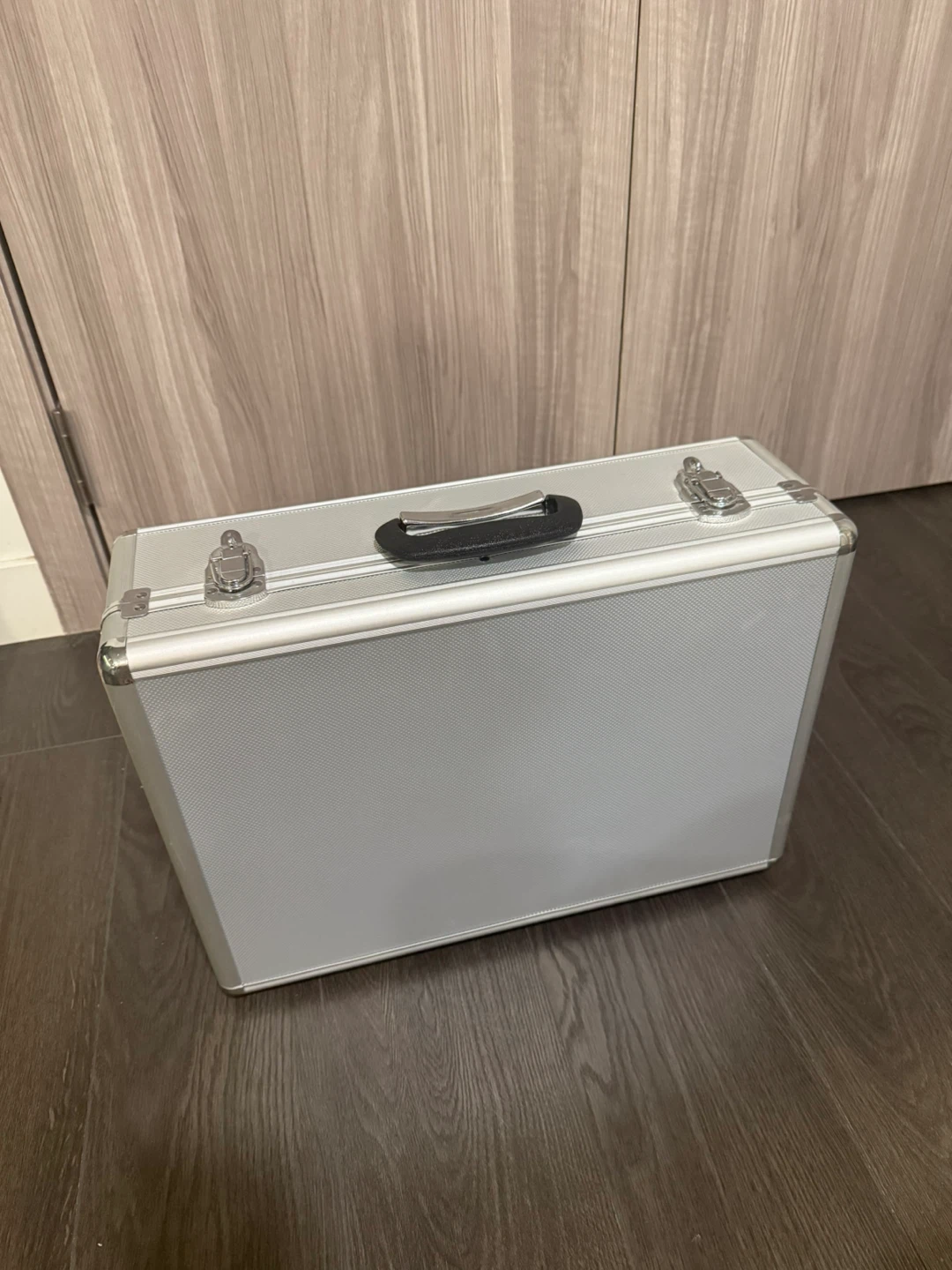 Silver Aluminum Makeup/Tool Case with Organizer