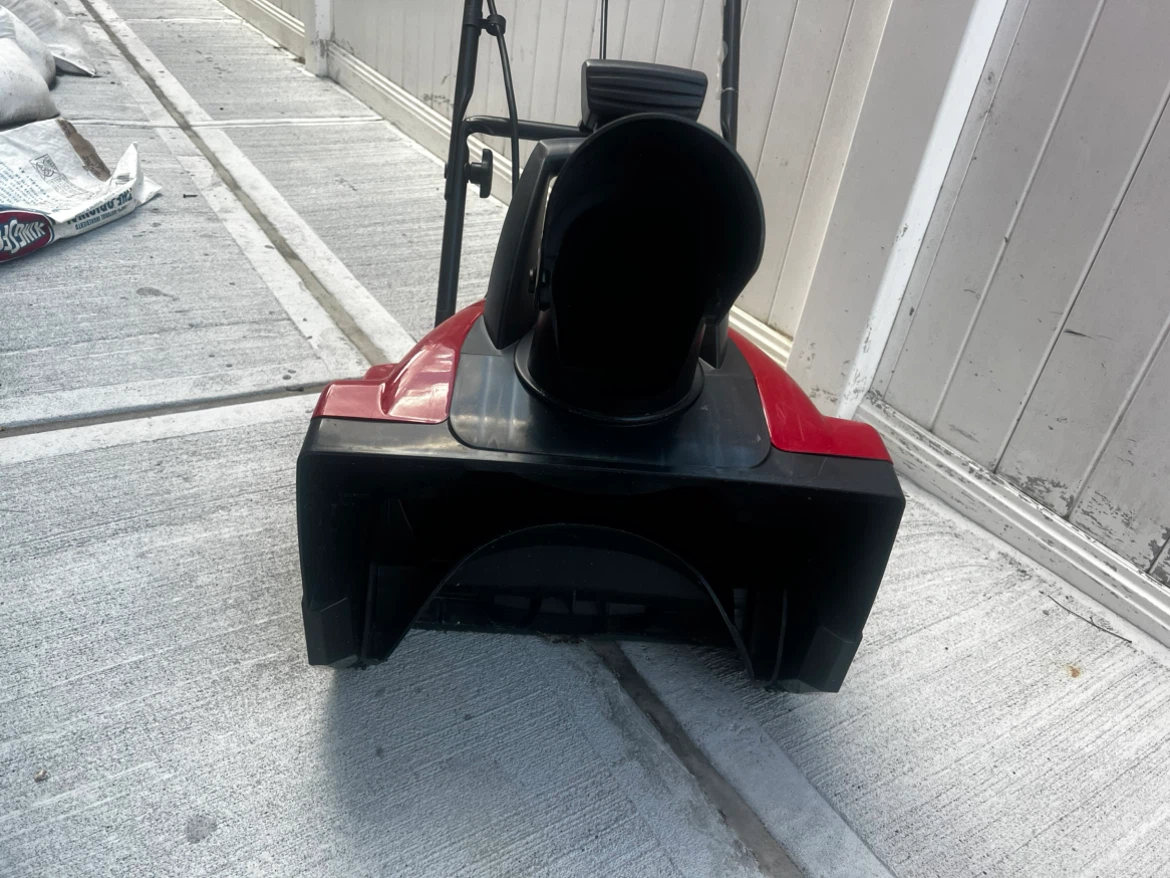 Toro Power Curve 18" Electric Snow Blower - photo 4