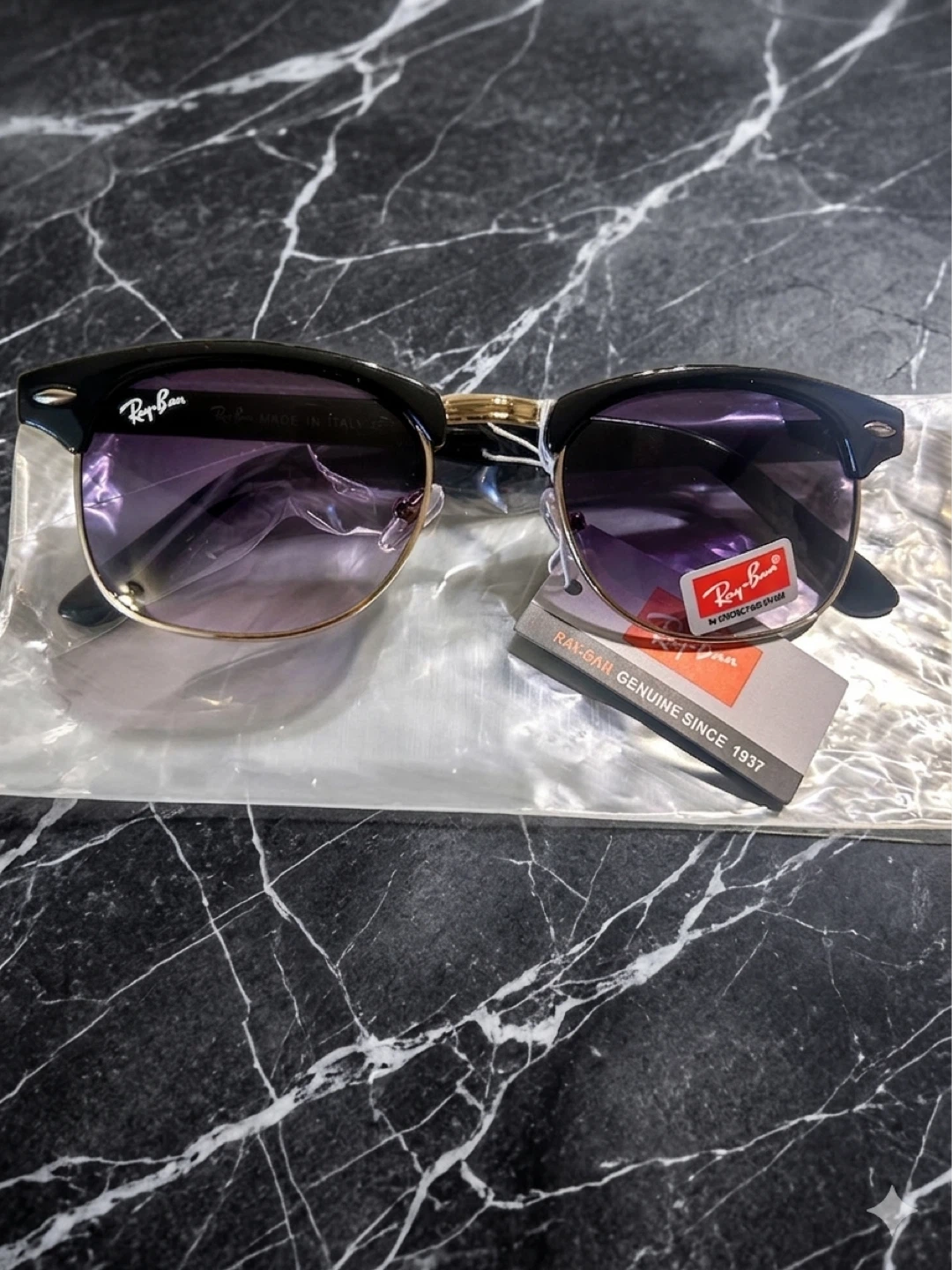 Ray-Ban Clubmaster Sunglasses Black/Gold