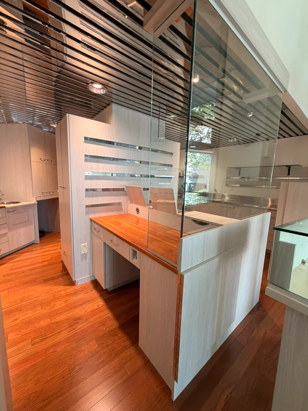 FREE Commercial Display Cabinets & Millwork - photo 2