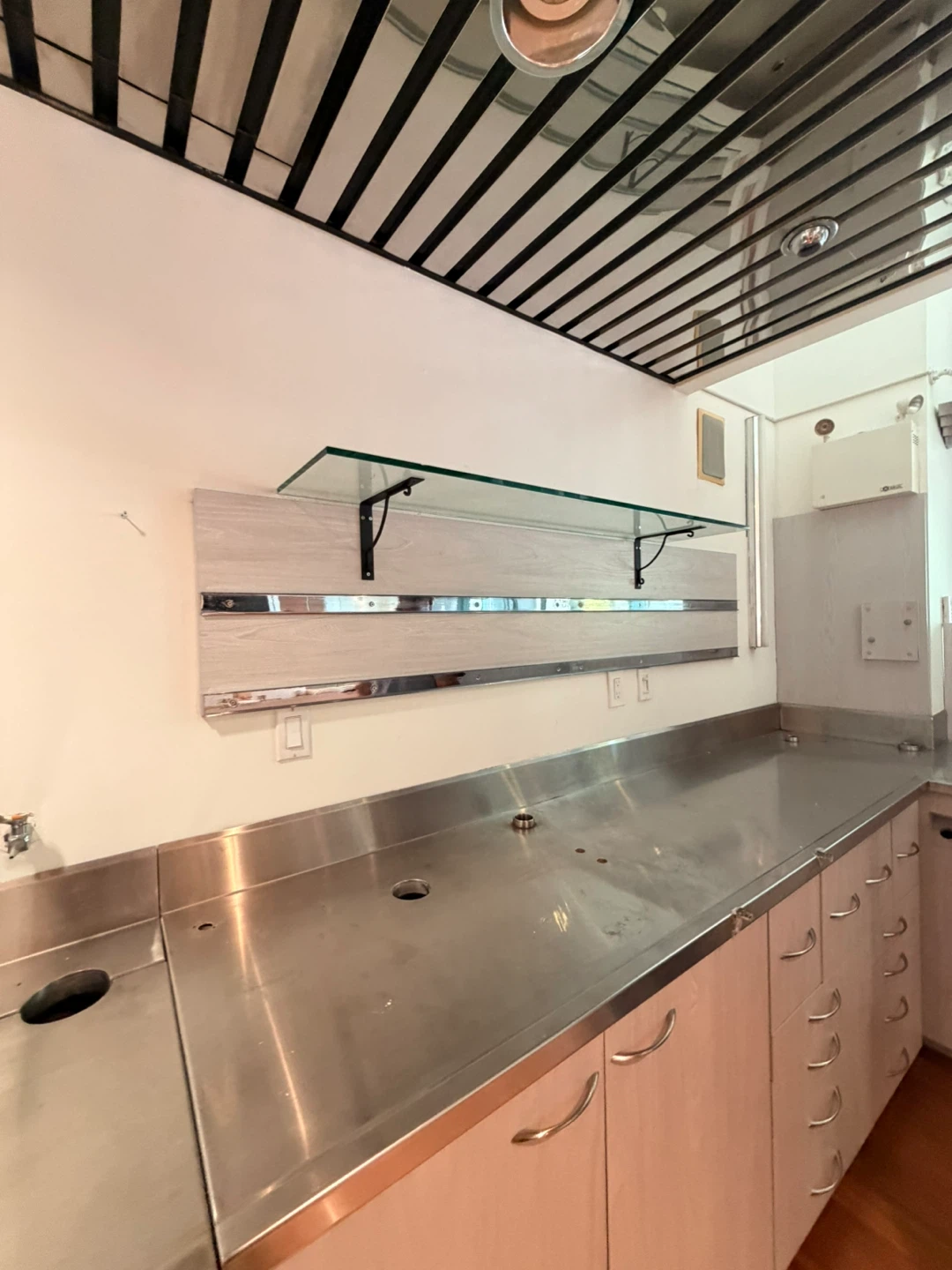 FREE Commercial Display Cabinets & Millwork - photo 4