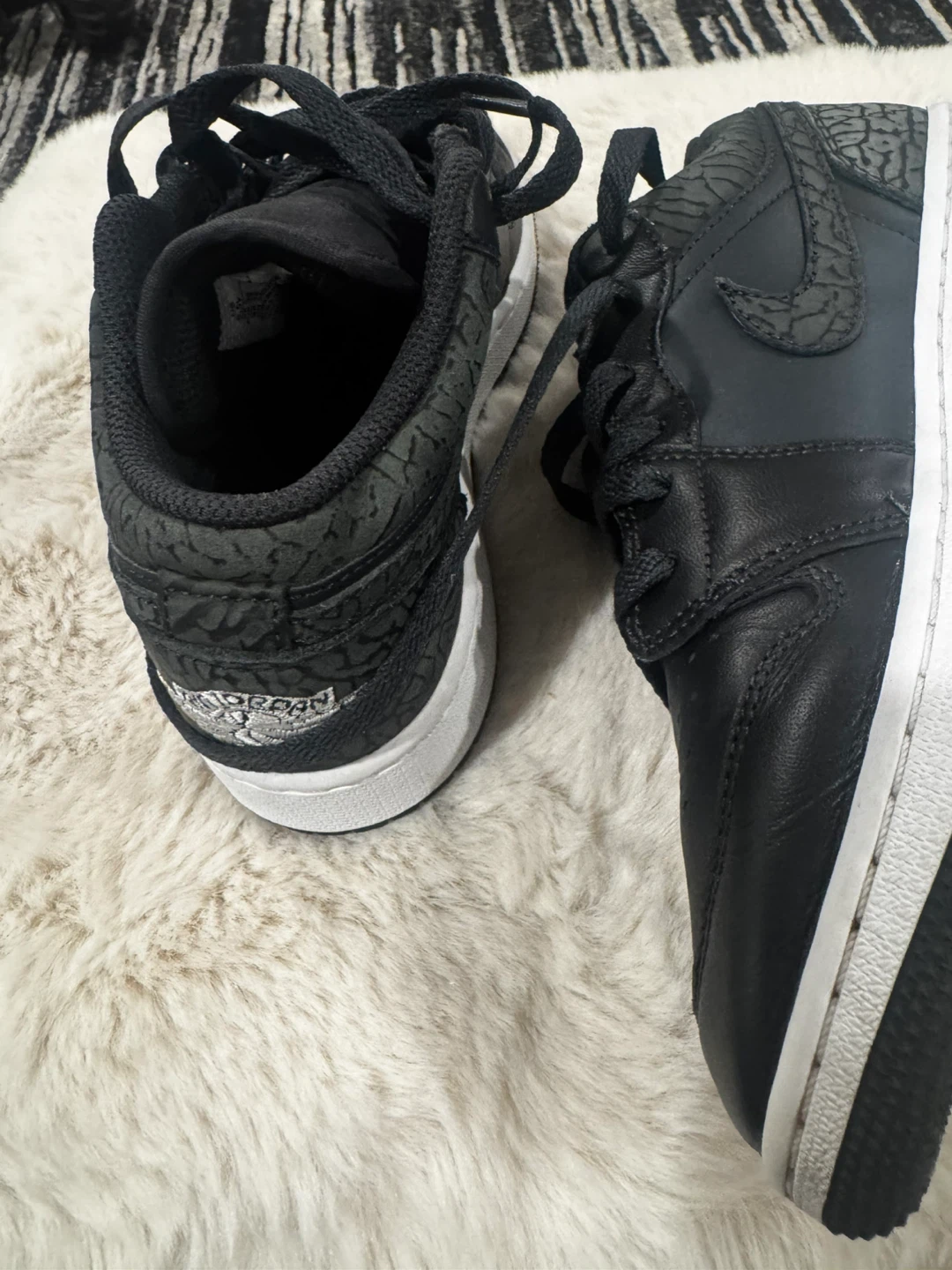 Air Jordan 1 Mid Sneakers