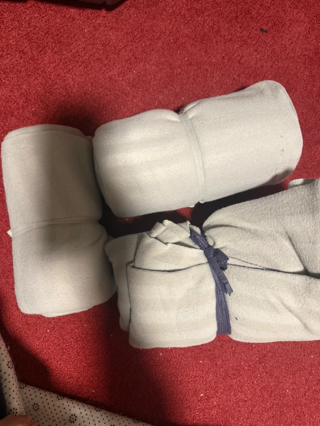 Light Grey Fleece Blankets (Set of 3) - photo 2