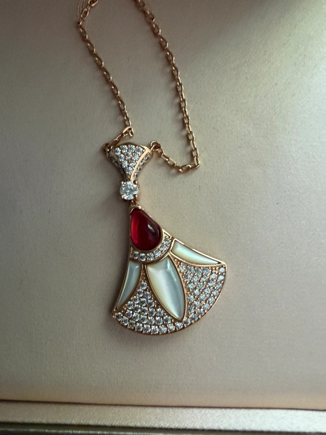 BVLGARI Necklace with Mother of Pearl and Diamonds - photo 3