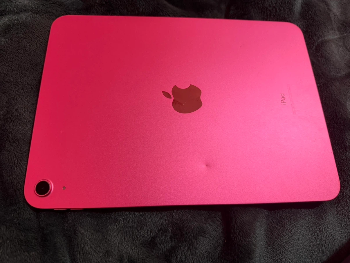 iPad 10th gen cracked screen 2022 - photo 2