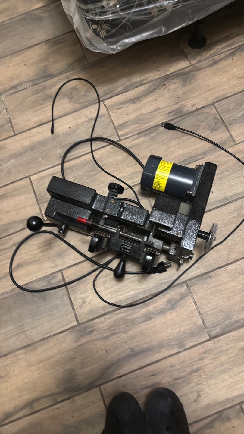 JXING RY200 Key Duplicator Machine - photo 2