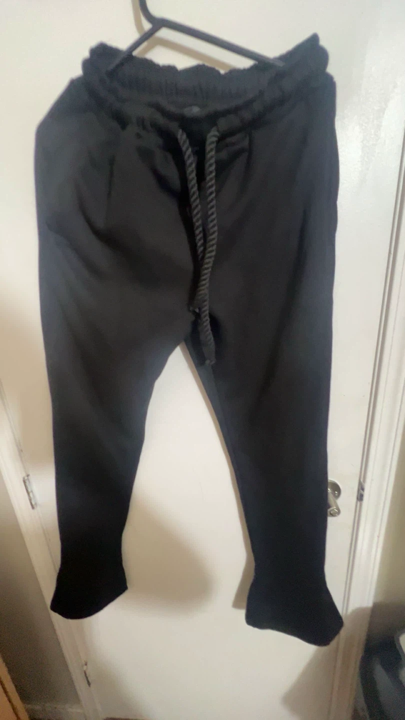 Black hoodie and sweatpants set - photo 3