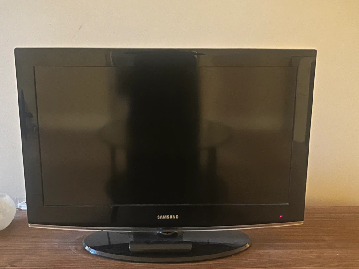 Samsung Flat Screen TV - photo 3