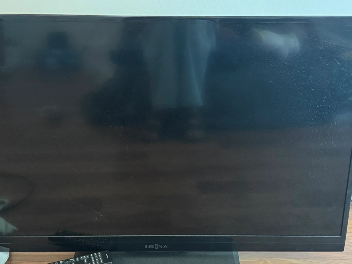 Insignia Flat Screen TV with Remote - 40 inch