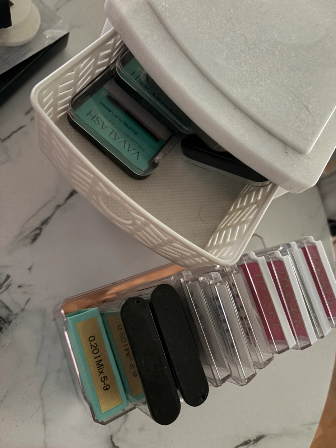 Lash bed and a bunch of lash supplies - photo 3
