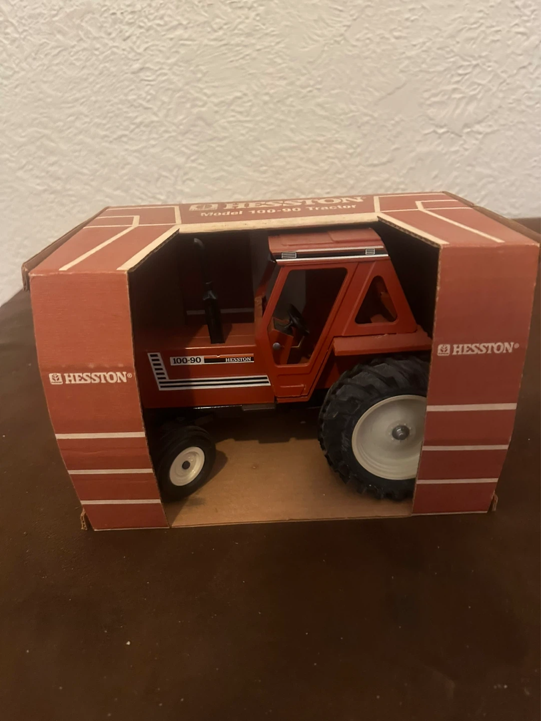 Ertl Hesston 100-90 Tractor